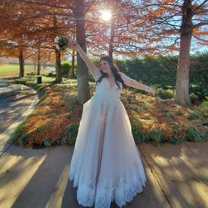 Wedding dress!!!! EXTREMELY DISCOUNTED.